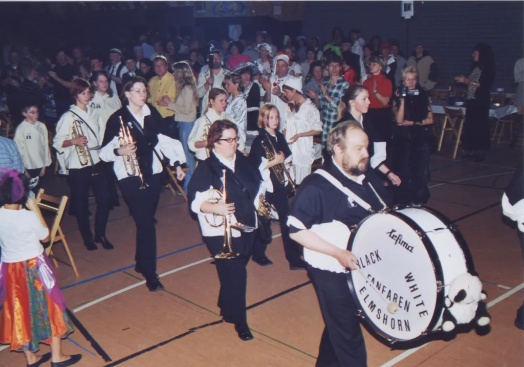 ccc84-2004-black and wite